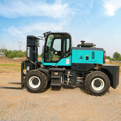7000 Lbs zittende automatische ruwterreinvorkheftruck met een vorkdikte van 2 inch